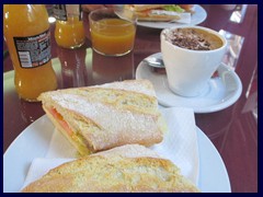 Plaza del Mercat 10 - Breakfast at a nice café